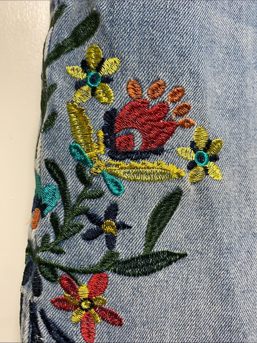 Zara Light Blue Straight-Leg Jeans with Floral Side Embroidery - Picture 9 of 14